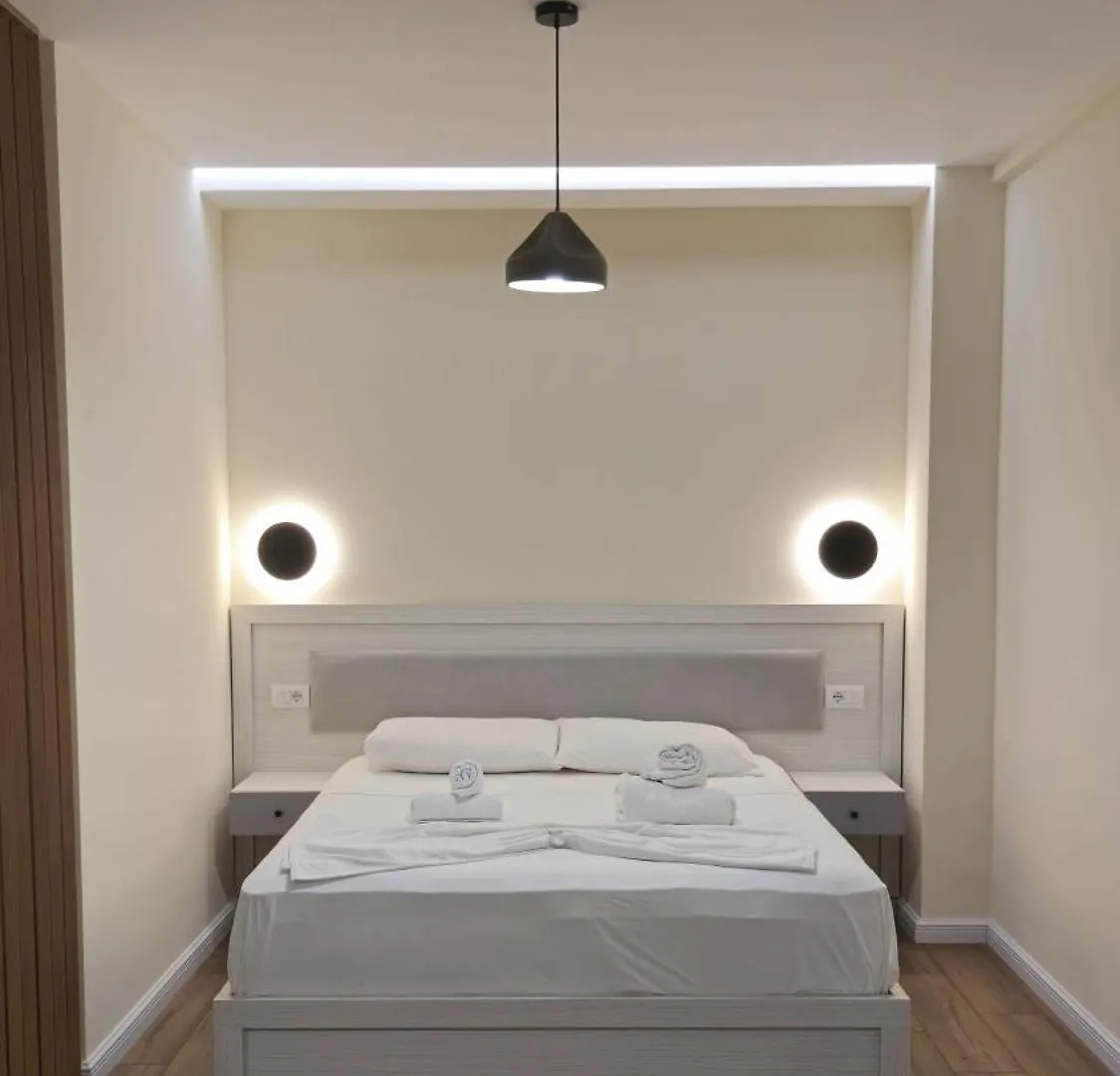 Vers Apartments Tirana 0*,